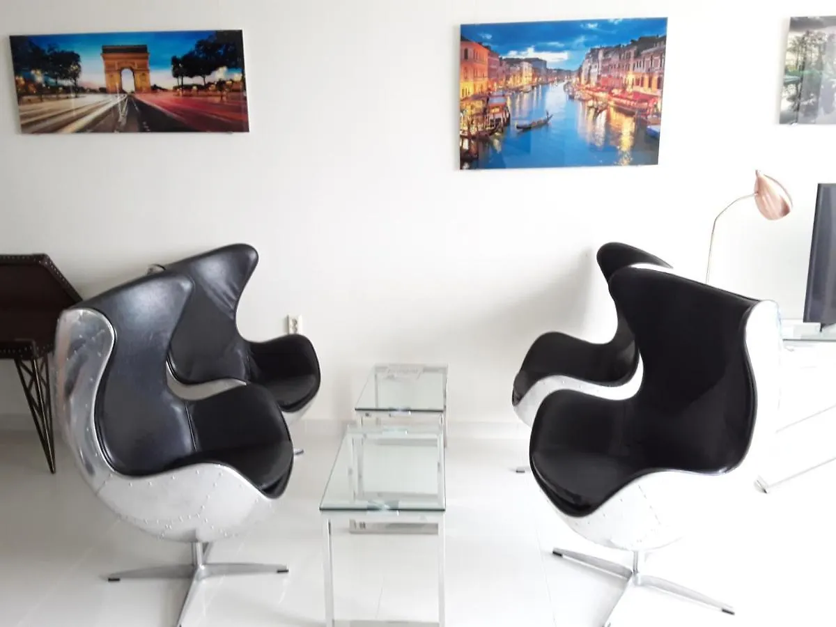 136 A First Line Sleeps 6 Apartment Marbella
