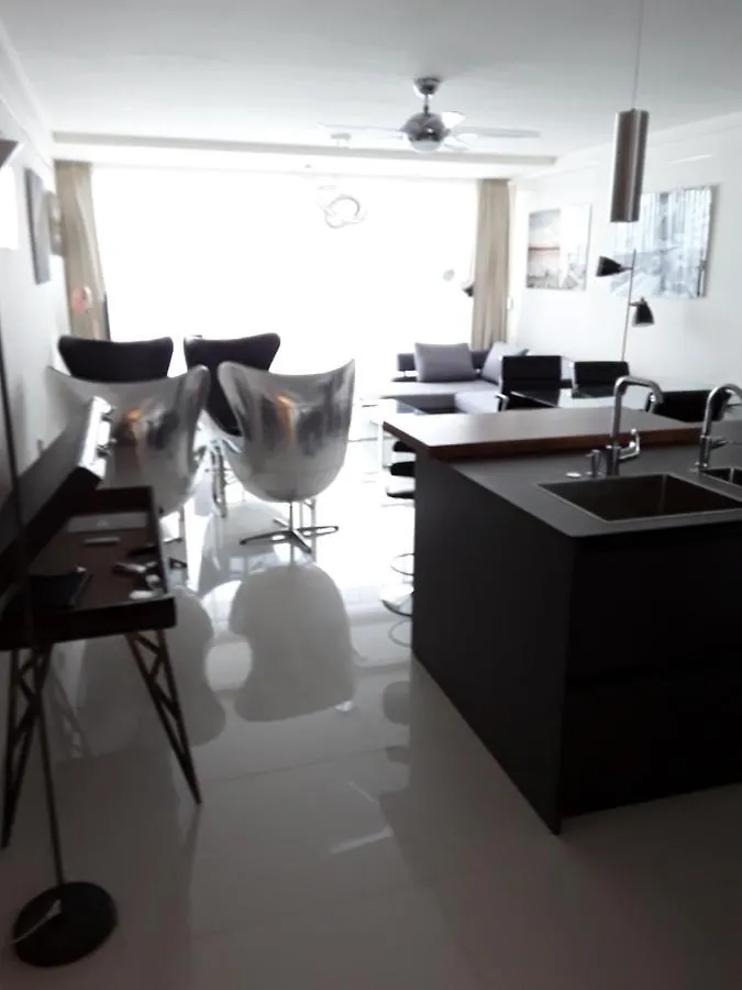 136 A First Line Sleeps 6 Apartment Marbella
